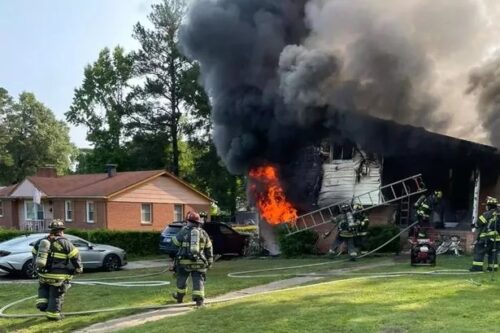 O incêndio destruiu totalmente a casa do jovem. - Foto: News Break