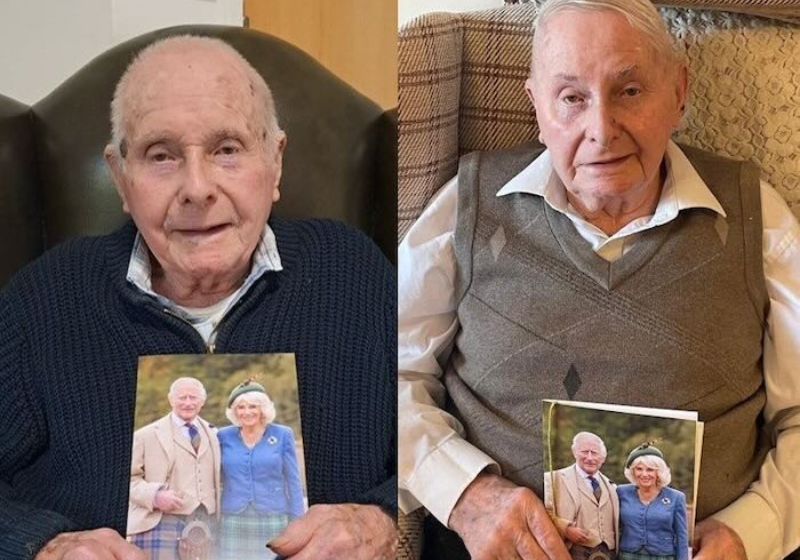 Os gêmeos idênticos Bill e Jack, de 100 anos, e muita longevidade ganharam um cartão de aniversário do rei Charles e da rainha Camilla. Foto: Bristol Live 