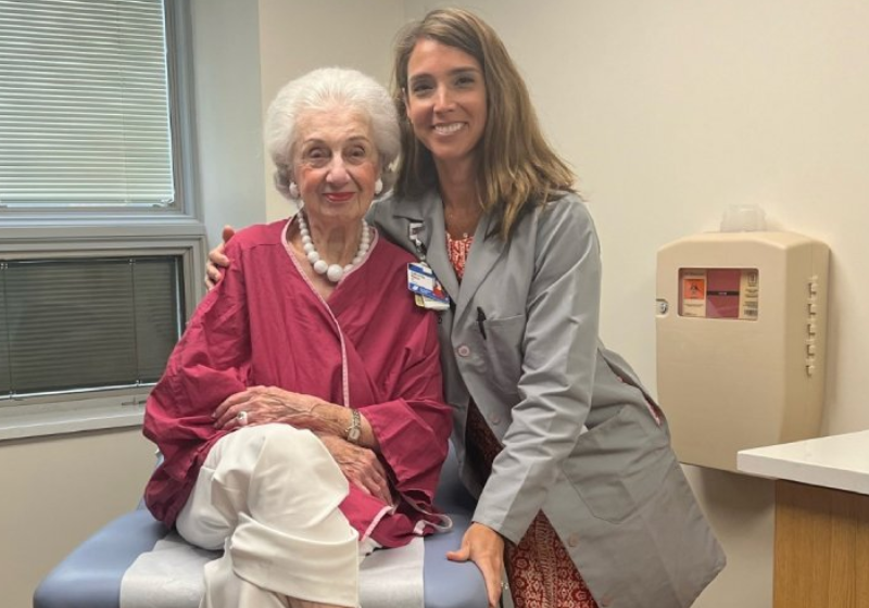 Layne, a centenária, surpreende até a médica Catherine Pesce, experiente no tratamento de câncer, com a vitalidade e a elegância. Foto: Sunny Skyz