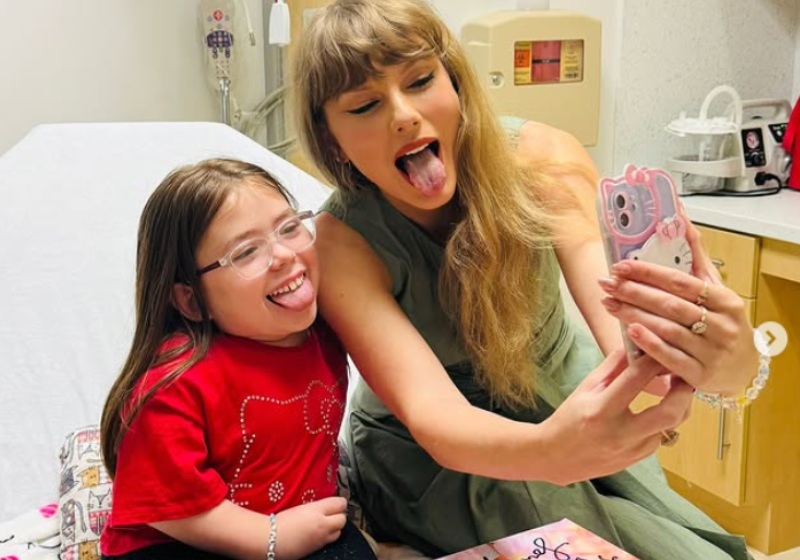 A artista brincou, fez pose e caretas. Os pacientes amaram! Foto: @joedimaggiochildrenhospital