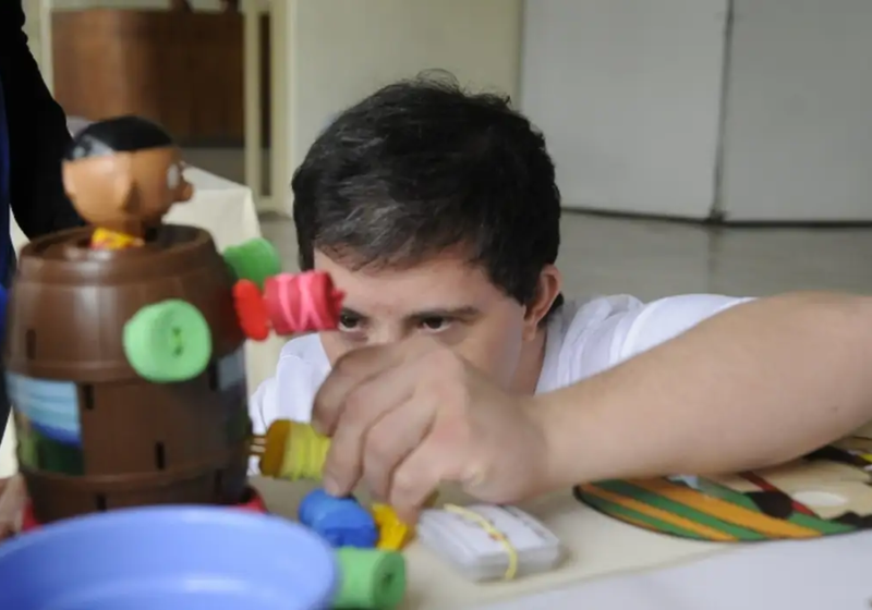 A Síndrome de Down por vezes gera menor expectativa de vida por causa das alterações neurológicas e cardíacas, justamente aí entra o estudo em desenvolvimento no Japão. Melhorar essas expectativas. Foto: Agência Brasil 