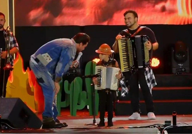 O menino tocou sanfona como gente grande e deixou Wesley Safadão impressionado - Foto: reprodução Globboplay