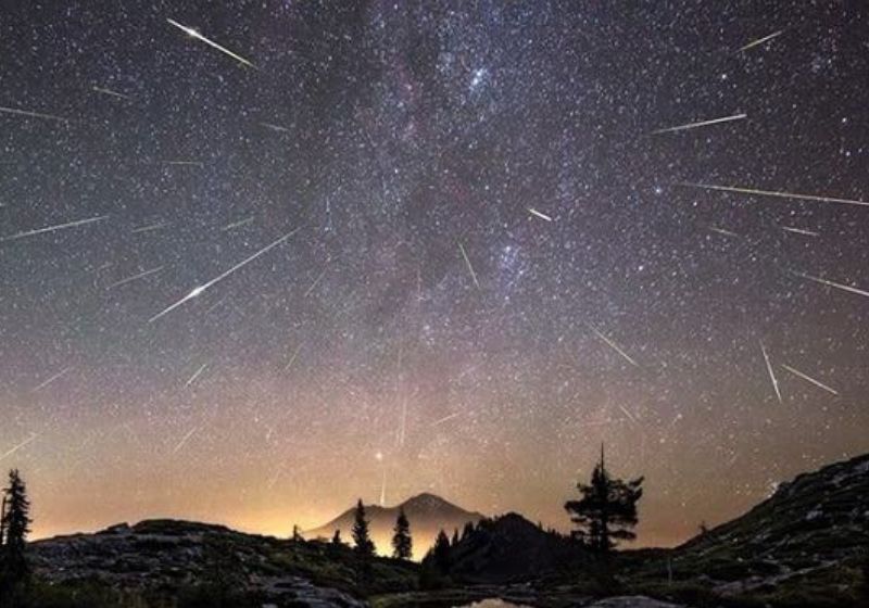 A chuva de estrelas cadentes Perseidas promete um verdadeiro espetáculo no céu do Brasil: 100 meteoros por hora. - Foto: Brad Goldpaint/