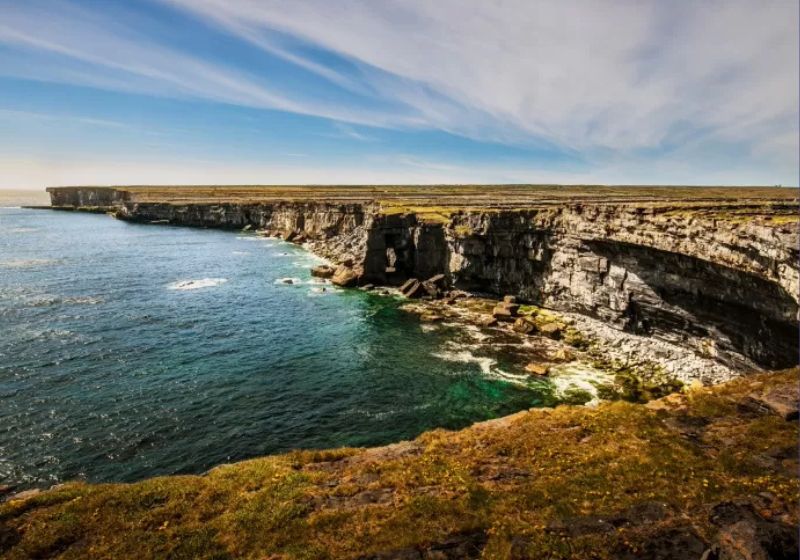 A Irlanda vai pagar para quiser moraar em alguma das ilhas do país e reformar casas abandonadas. - Foto: Ilhas Aran / Anna Winterstein/Getty Images/iStockphoto