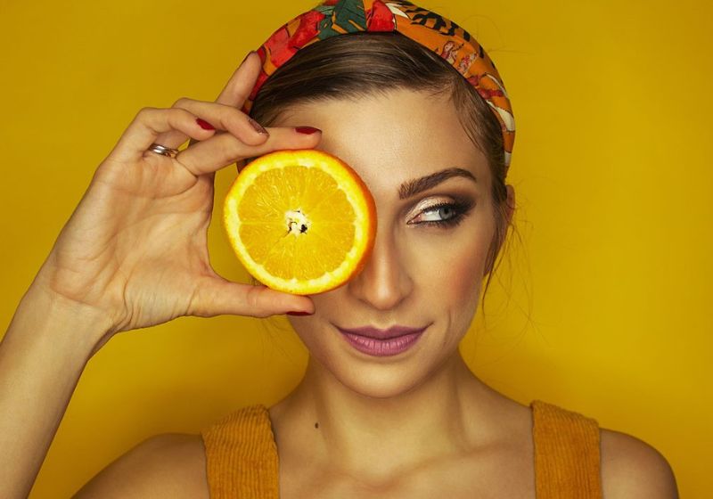 Pesquisadores japoneses descobriram que a vitamina C faz bem para a pele e protege contra o envelhecimento. - Foto: Apostolos Vamvouras