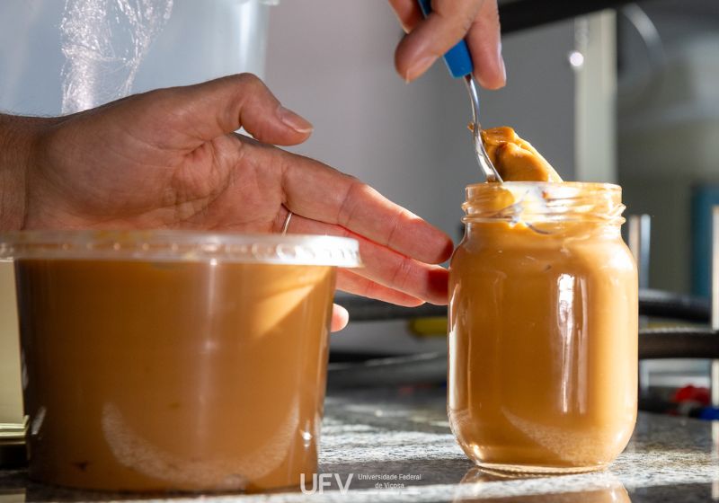 O doce de leite sem açúcar nem lactose, desenvolvido na UFV (MG), tem 25% menos calorias e pode ser indicado para diabéticos e pessoas intolerantes à lactose - Foto: UFV