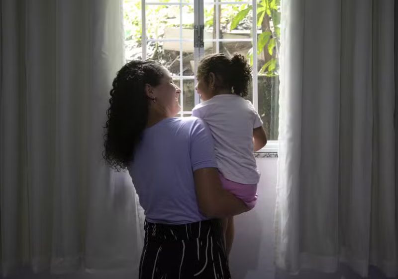 Crianças com microencefalia causada por Zika Vírus terão indenização e pensão a partir de agora. - Foto: Ana Branco/infoglobo