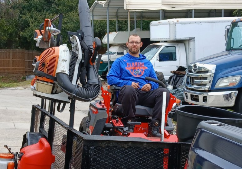 O empresário ajudou um homem com deficiência que teve o trailer e as ferramentas de trabalho roubados na porta de casa em Melbourne (EUA). Um presentão!- Foto: arquivo pessoal