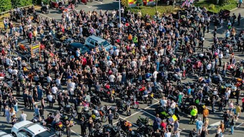 Foram mais de 1.500 motociclistas que acompanharam o jovem até a formatura - Foto: SWNS