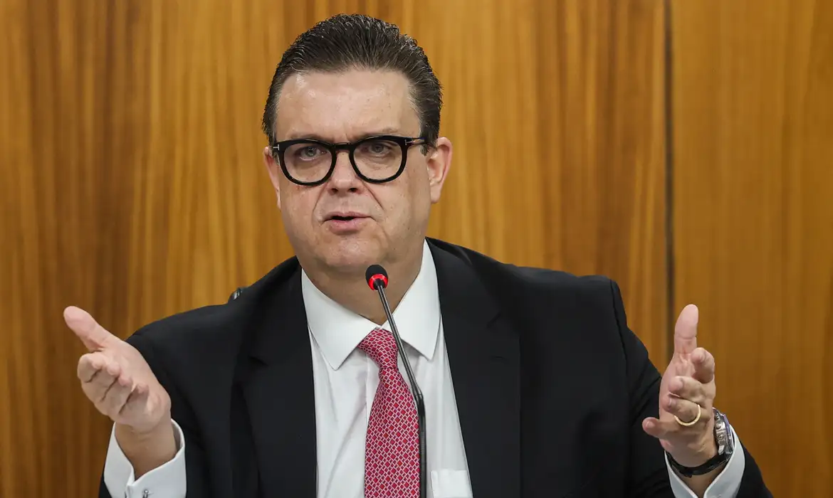 o ressarcimento do dinheiro desviado do INSS começa dia 24, disse o ministro Previdência Social, Wolney Queiroz. - Foto: Antonio Cruz/Agência Brasil