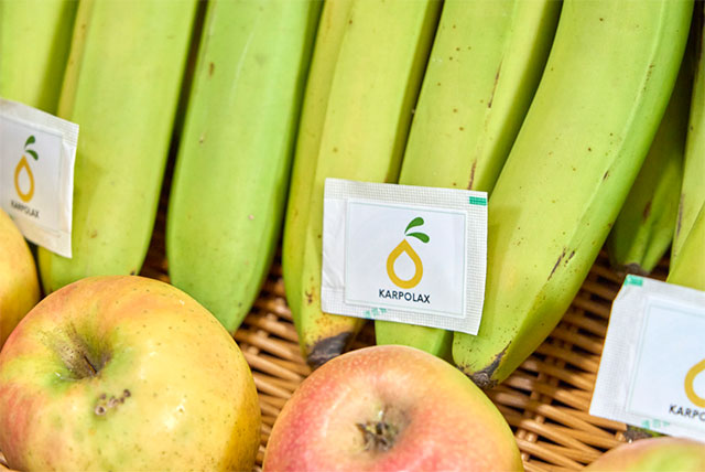 O sachê usa compostos orgânicos de eucalipto, cravo e capim-limão para inibir o amadurecimento precoce das frutas - Foto: Independent/Uganda