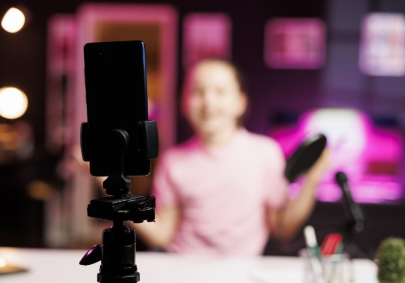 A lei que fiscalizará a adultização de crianças na internet foi aprovada no Senado, nesta quinta, 28, depois das denúncias do youtuber Felca. - Foto: Pixabay