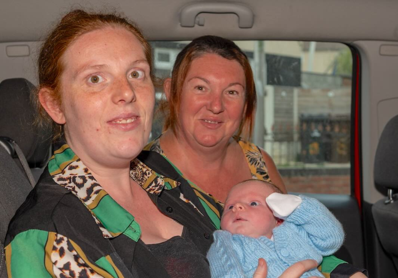 A avó fez o parto do netinho e conseguiu salvar a vida dele. A agilidade da mulher foi essencial. O bebê está bem. - Foto: SWNS