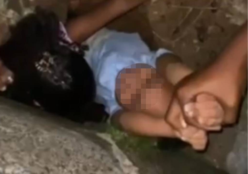 A menina foi muito corajosa e entrou no buraco para salvar a criança - Foto: reprodução redes sociais