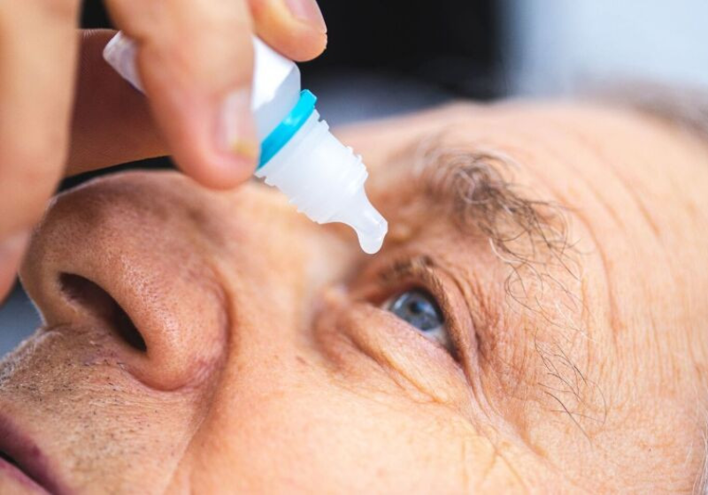 O novo colírio aprovado nos EUA ajuda a corrigir a presbiopia, o problema da visão de perto - Foto: Pixabay