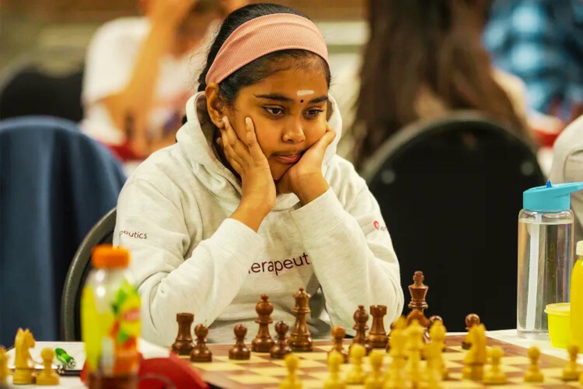 Bodhana Sivanandan, a nova prodígio do xadrez se tornou a campeã mais jovem na Inglaterra. - Foto: Christopher Furlong/Getty
