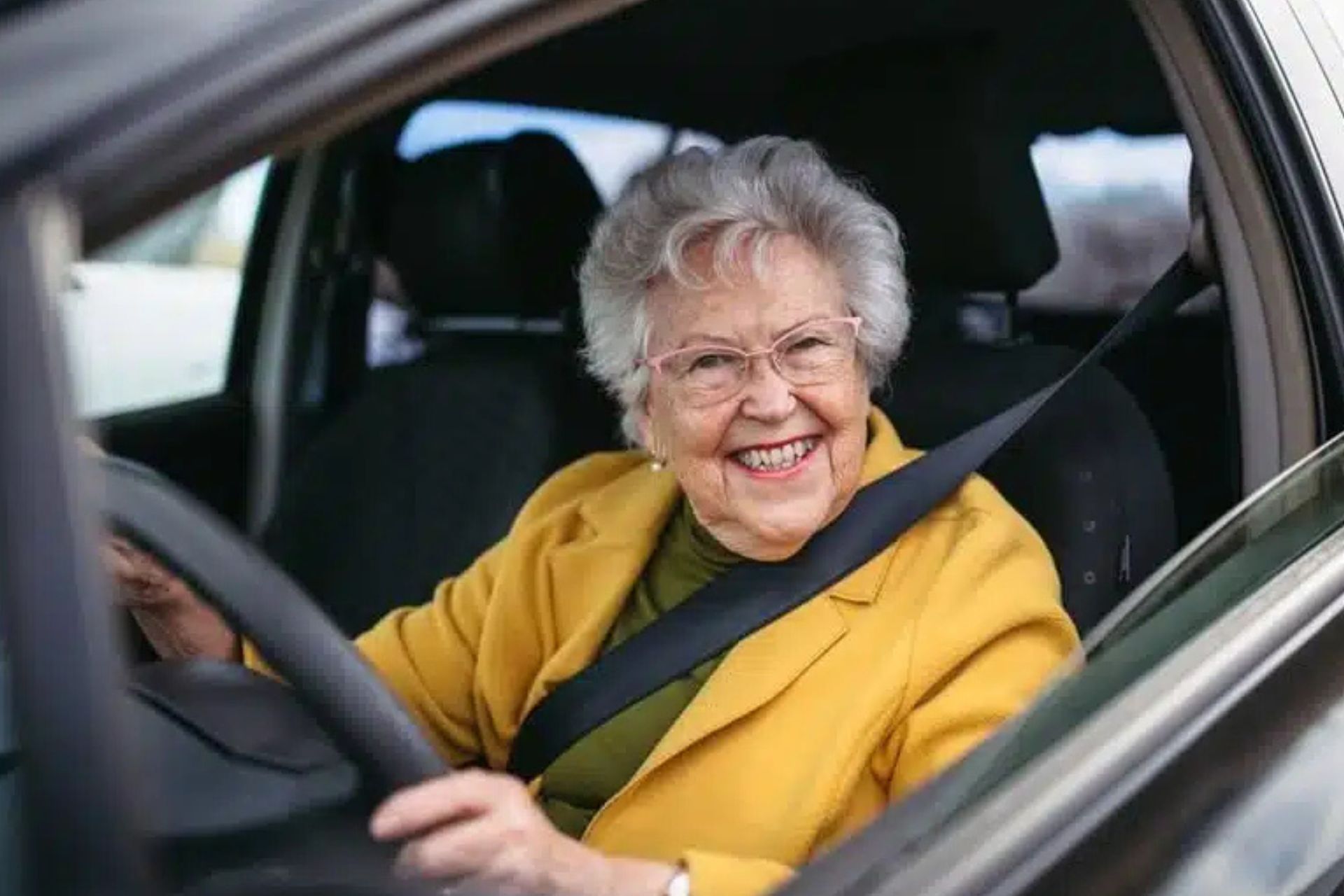 Para conseguir a isenção do IPVA para idosos é preciso comprovar que o motorista tem problemas que afetam a capacidade de condução ou mobilidade. - Foto: reprodução/clinicapop