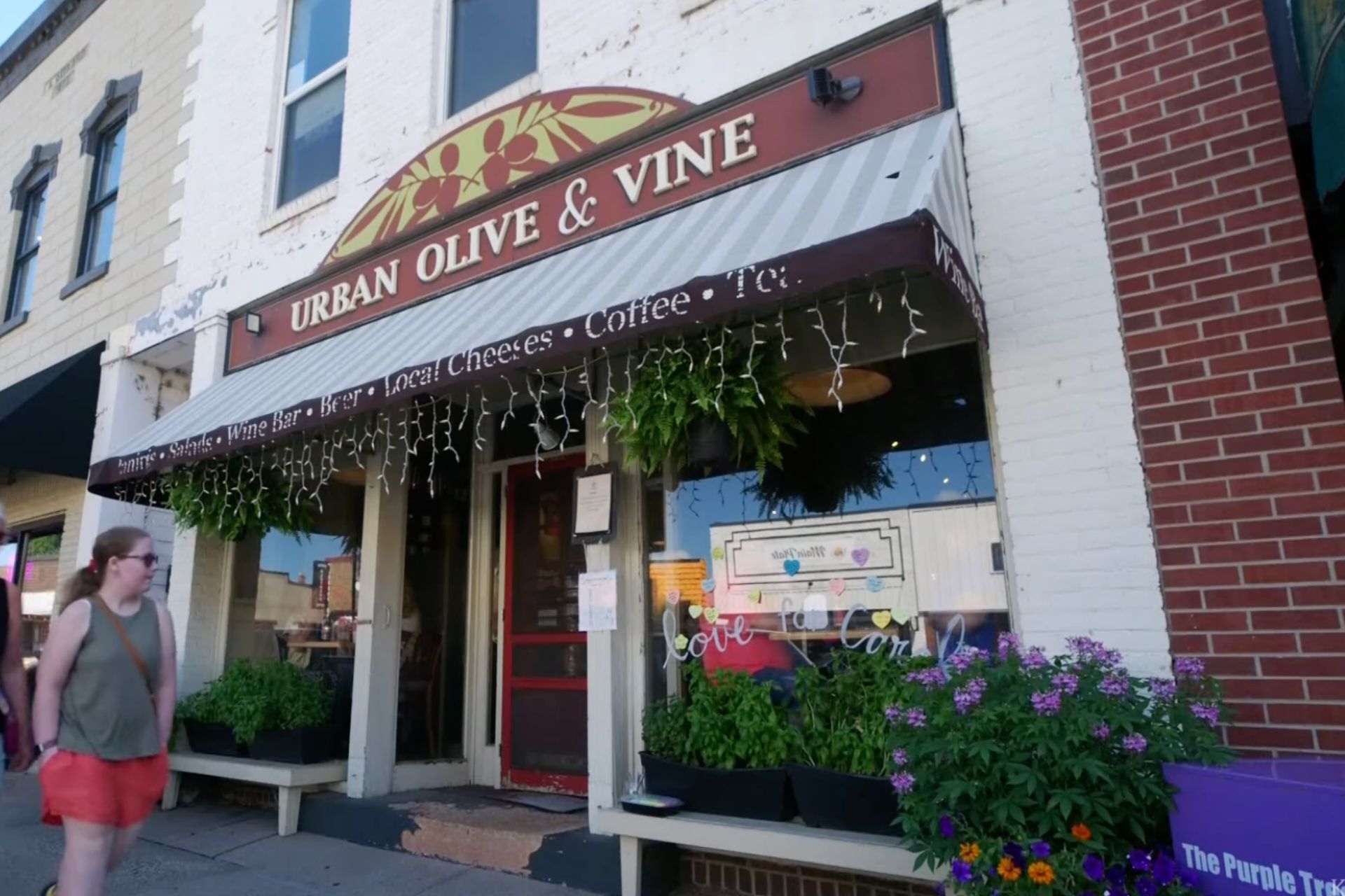 Os adolescentes salvam o restaurante enquanto Carol estava internada. - Foto: Kare11