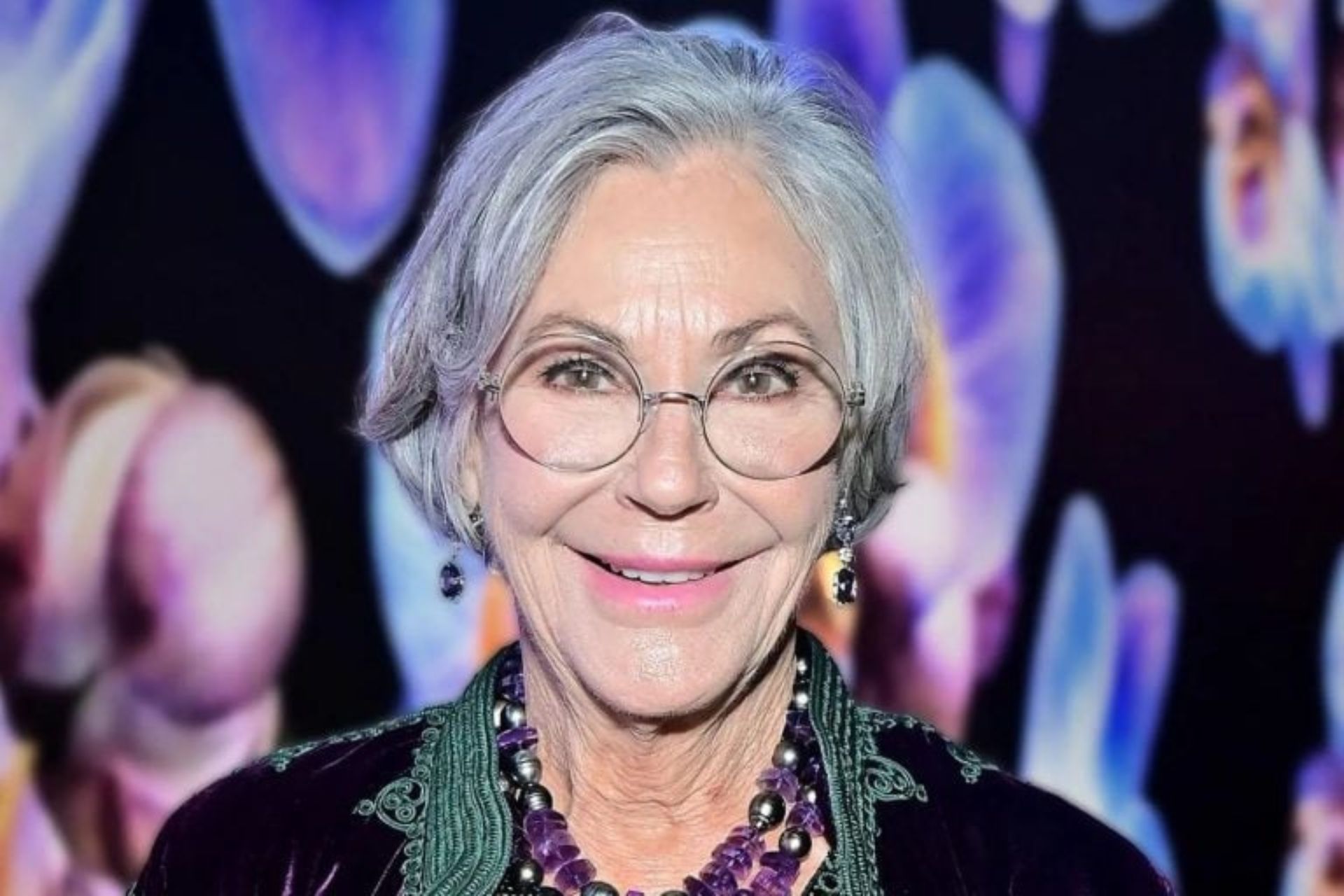 A mulher mais rica do mundo investe em educação com faculdade de medicina gratuita Alice Walton,de 75 anos,herdeira do fundador do Walmart,inaugura faculdade de medicina para alunos carentes em Arkansas (EUA). - Foto: Stefanie Keenan/Getty Images