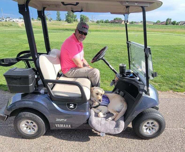 O tutor junto com o lavrador que o salvou. - Foto: arquivo pessoal