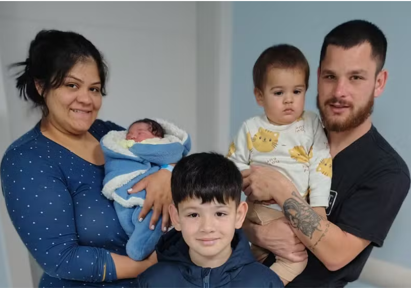 Pai de dois, Edson ajudou a esposa no parto do terceiro filho em casa, no RS, em pleno Dia dos Pais. "Foi Deus", disse ele. - Foto: arquivo pessoal