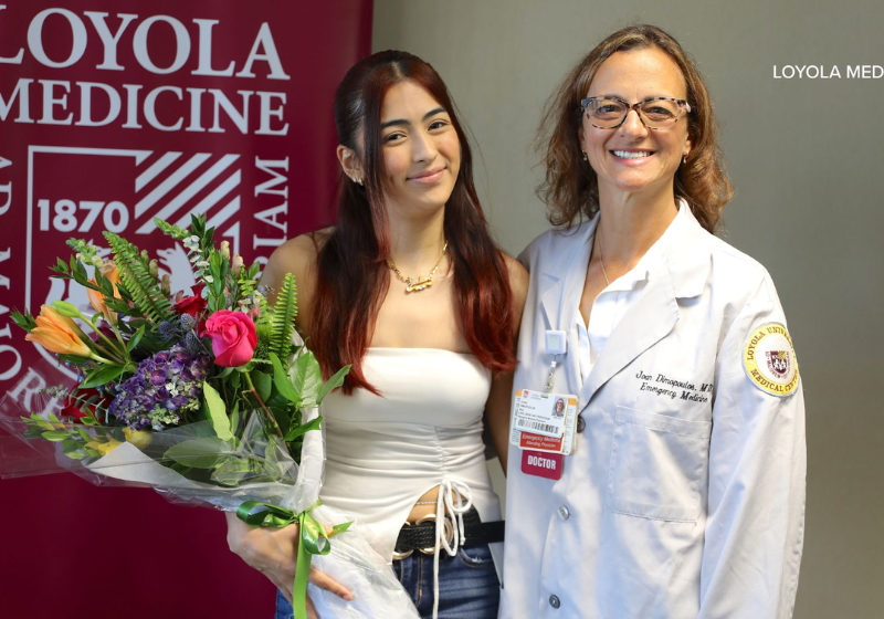 Angel, uma caixa de lanchonete age rápido e salva a vida da médica que engasgou com um sanduíche nos EUA. Ela foi homenageada pelo ato. - Foto: Centro Médico da Universidade Loyola