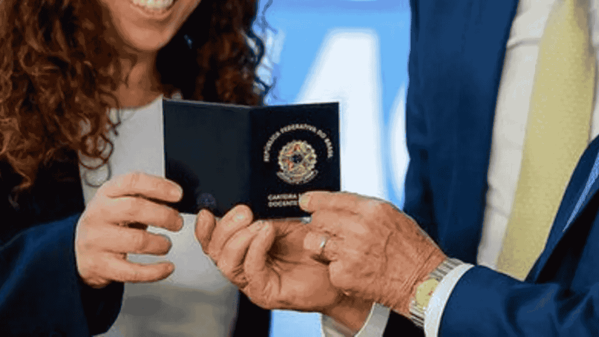 A Carteira Nacional do Professor vai dar desconto em eventos culturais, como shows, teatros, cinemas, mais abatimentos de 15% no valor da diária dos hotéis associados. - Foto: Ricardo Stuckert/PR