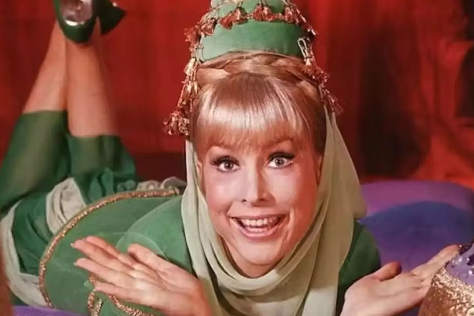 Barbara Eden, atriz de Um Gênio, fez 94 anos e continua linda e firme nas redes sociais. - Foto: Divulgação / Purepeople