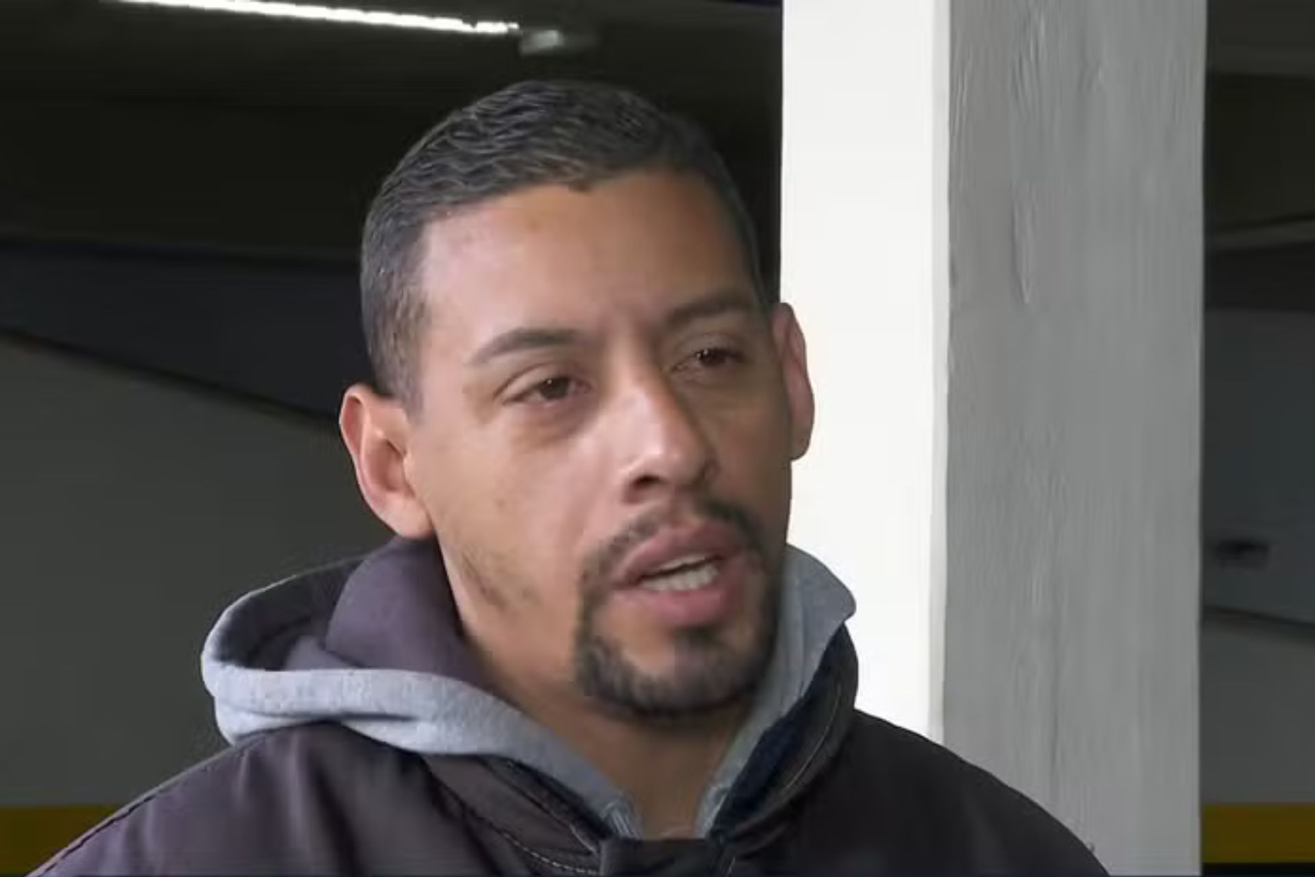 Jonathan, o homem que ficou preso injustamente após reconhecimento por foto, foi inocentado e 5 anos depois receberá R$ 350 mil de indenização. - Foto: reprodução/TVGlobo