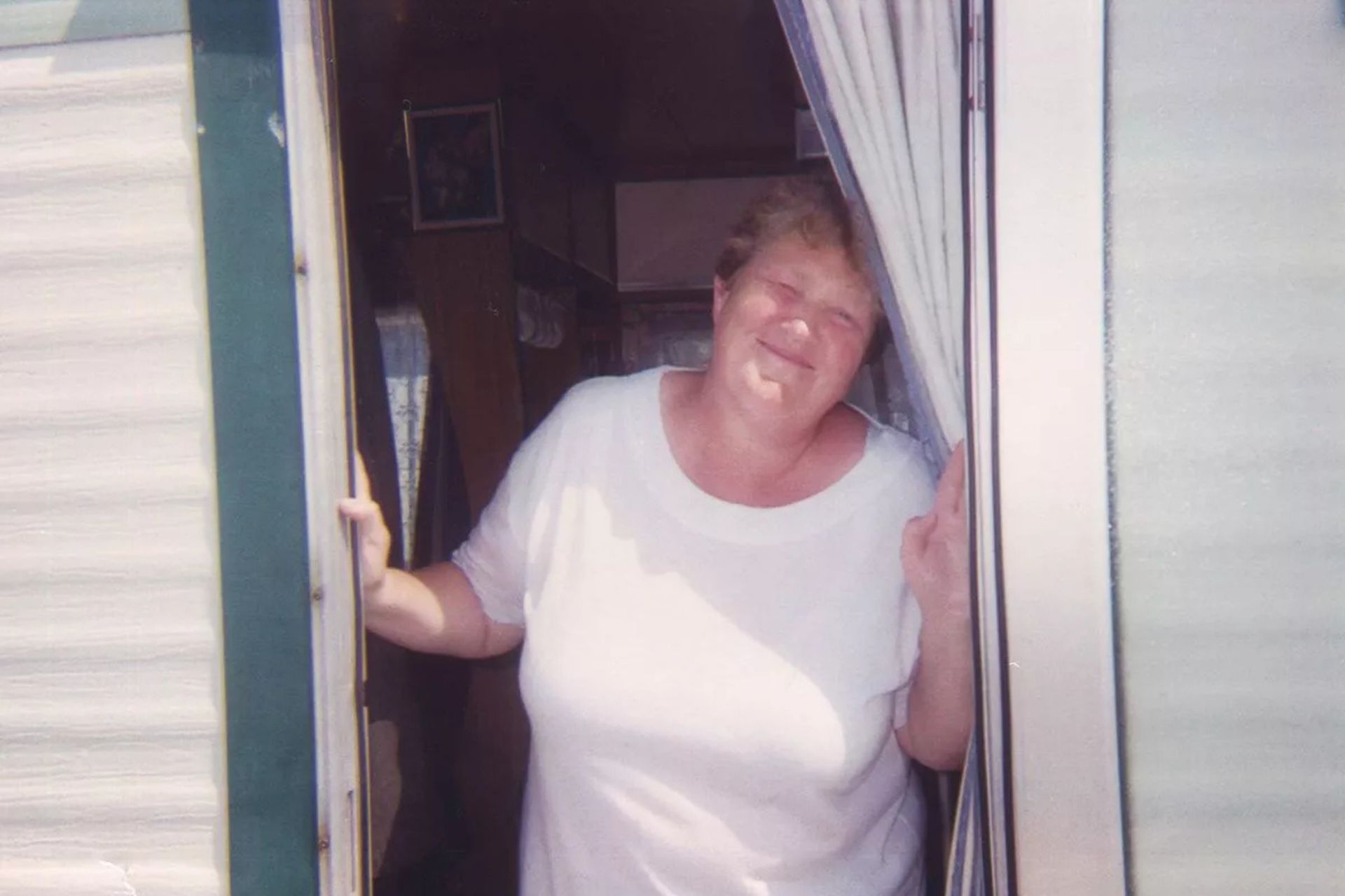 A mãe, Julie, que nunca tirou o filho da cabeça, morreu em 2008 e, antes de partir, pediu que Trevor encontrasse Peter. - Foto: reprodução/ITV