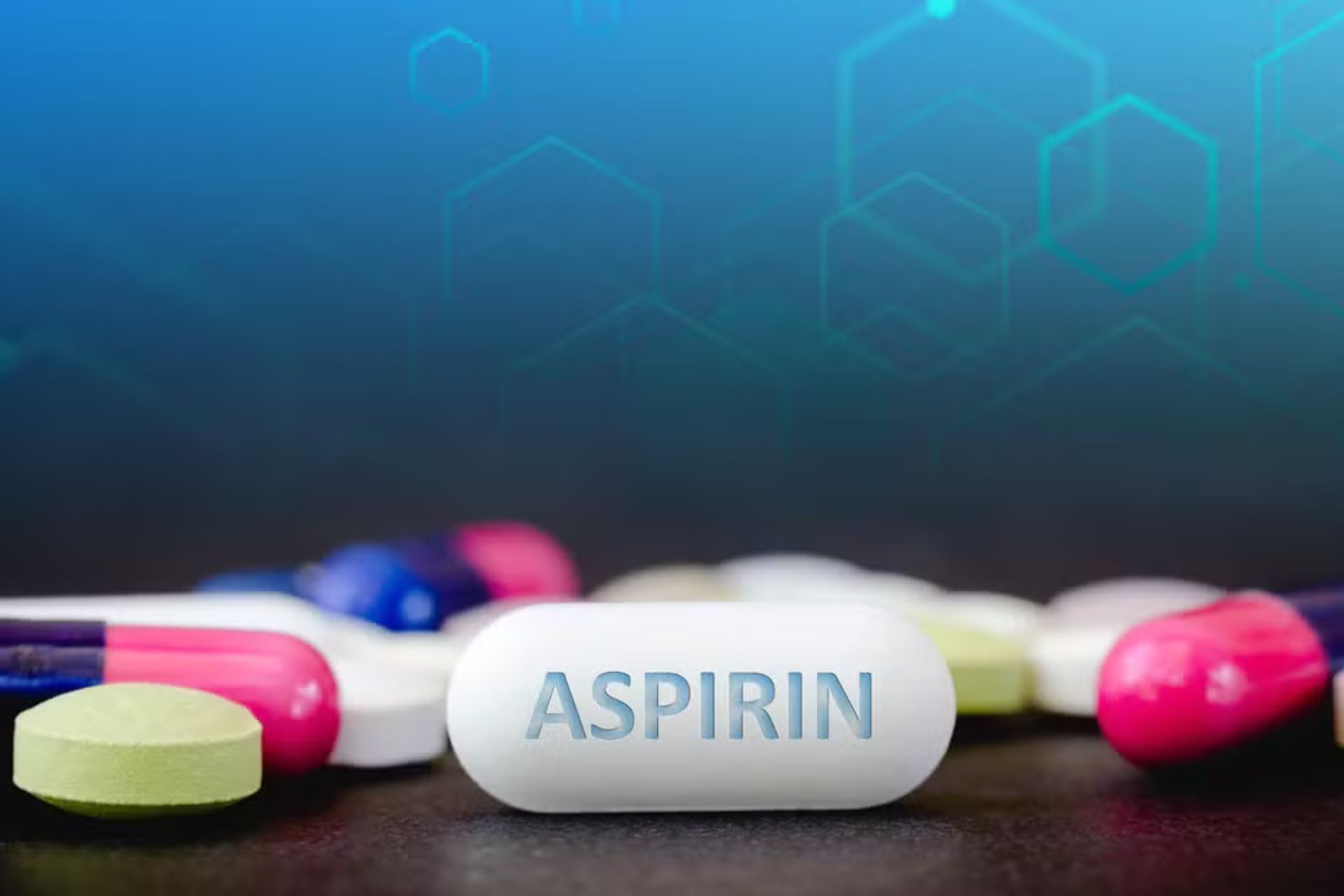 A Aspirina pode prevenir novos infartos e os pacientes devem continuar tomando o medicamento após a recuperação, revela pesquisa brasileira sobre o uso do ácido acetilsalicílico (AAS). - Foto: Adobe Stock