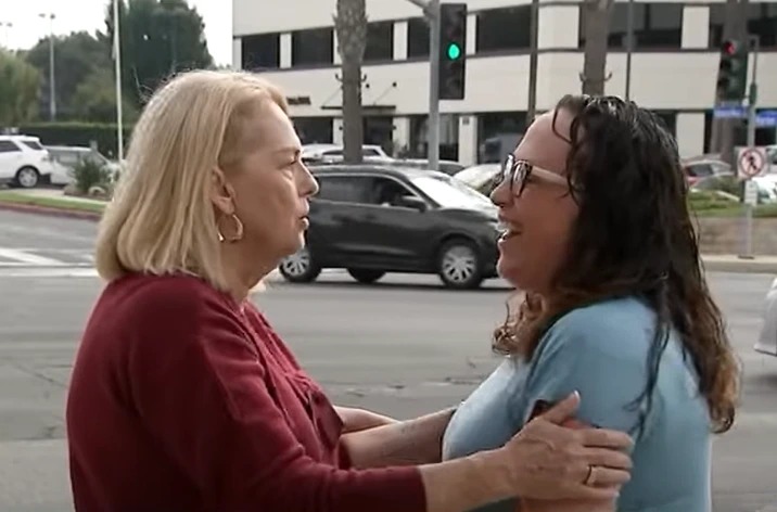 O reencontro aconteceu após 35 anos - Foto: ABC7 News