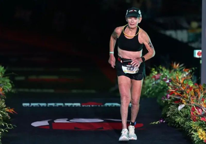 Conheça Natalie Grabow, a idosa de 80 que quebrou o recorde mundial do Ironman, prova dificílima do triatlo, no Havaí (EUA). - Foto: Ezra Shaw
