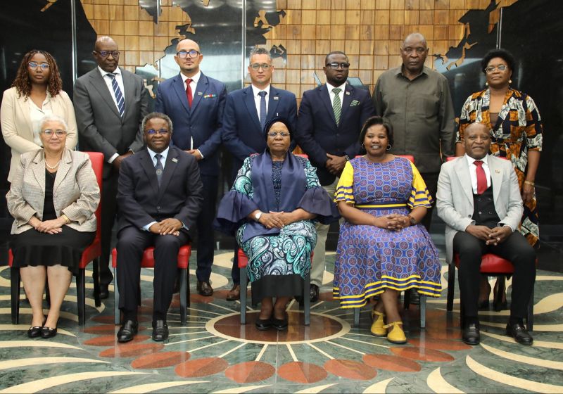 Namíbia se tornou o primeiro país liderado por mulheres nos principais postos do governo. Presidente, vice, presidente da câmara e ministras. - Foto: reprodução/X