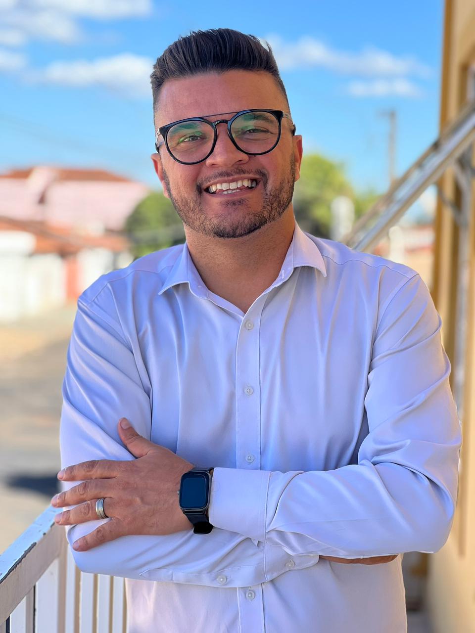 Formado em psicanálise, o professor Israel Magnani tem 41 anos e mora em Franca (SP). - Foto: arquivo pessoal