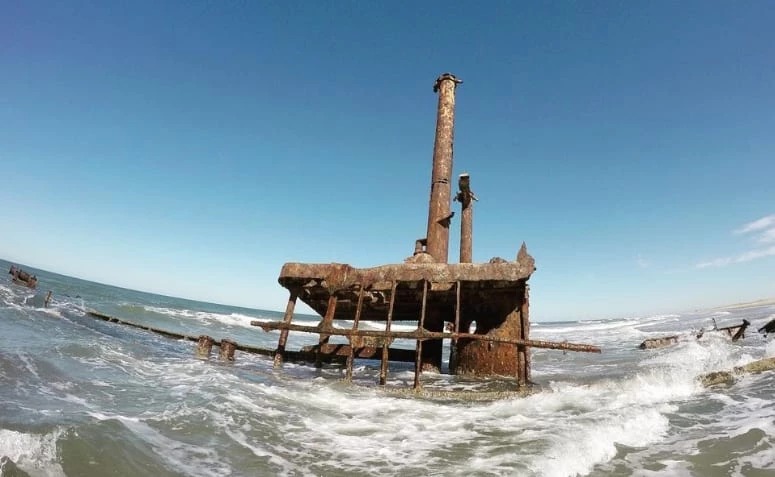 O Navio Altair é um velho conhecido na Praia do Cassino - Foto: Karoline Scheer