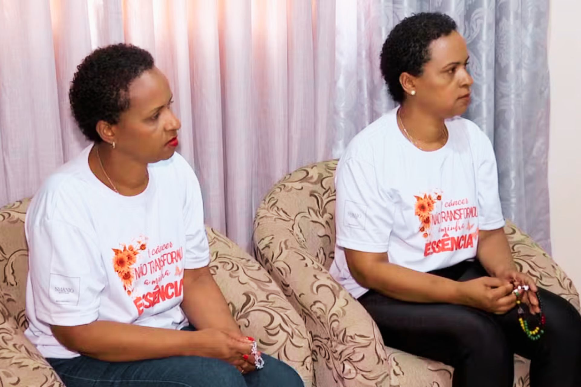 As gêmeas Cristina e Cristiane, diagnosticadas com câncer de mama na mesma época, venceram o tratamento juntas, em Varginha (MG). - Foto: reprodução/EPTV