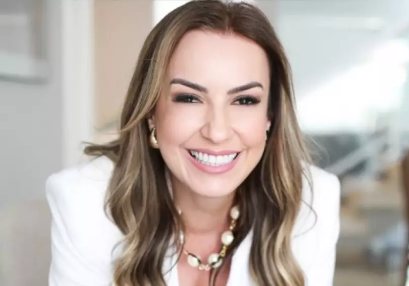 Alessandra Borges, a menina que foi resgatada no lixão, se tornou uma empresária de sucesso e hoje fatura milhões - Foto: divulgação