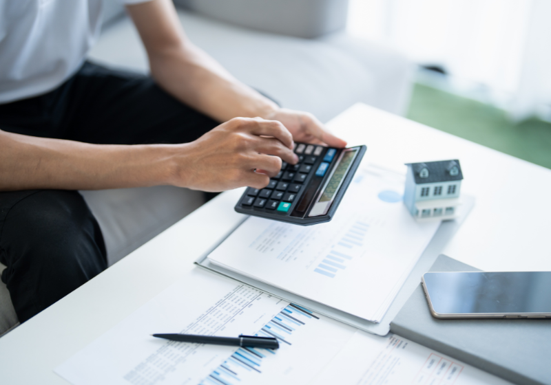 No Mutirão da Febraban, que começa dia 1º de novembro, será possível renegociar dívidas de cartão de crédito, cheque especial, crédito consignado e outras modalidades. - Foto: Canva