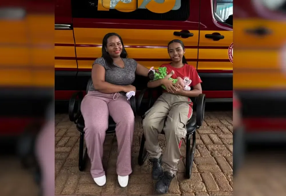 Ana Júlia, garota de 13 anos, salva a irmãzinha que estava sufocada, em Dianópolis(TO). Aprendeu a técnica com os bombeiros. - Foto: Divulgação/Bombeiros
