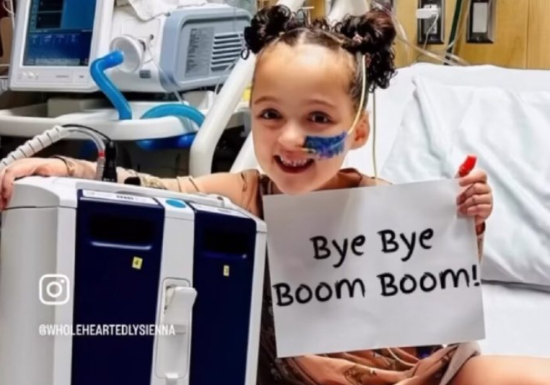 A comunidade inteira se uniu para organizar uma festa para Sienna, a menina que viveu com coração mecânico, e teve alta do hospital após transplante. - Foto: redes sociais