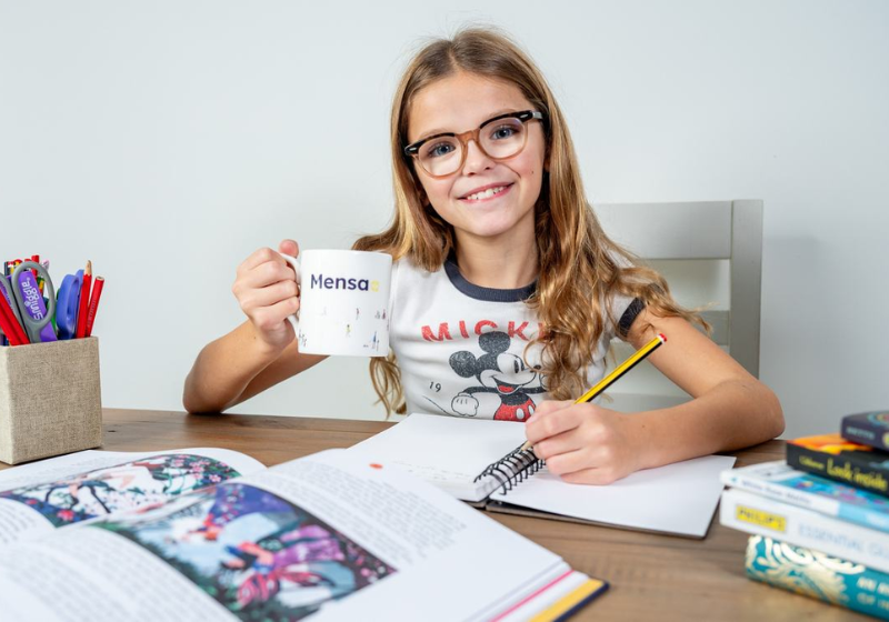 Poppy surpreendeu e muito! A menina diagnosticada com dislexia entra para a Mensa porque tem superdotação e QI altíssimo. - Foto: arquivo pessoal