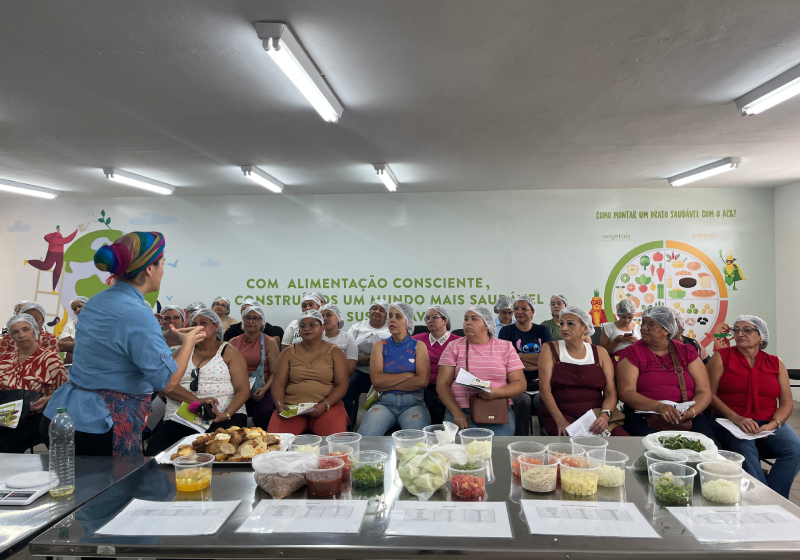 Comida saudável para alunos de escolas públicas. O programa Merenda Saudável faz isso em PE e oferece gratuitamente cardápio e treinamento - Foto: Divulgação