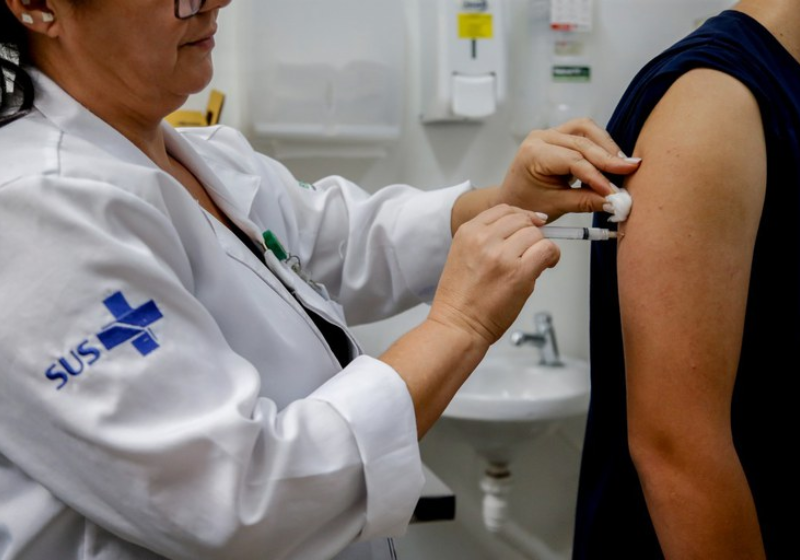 Vacina contra HPV mostra redução de 58% nos casos de câncer de colo de útero no Brasil
