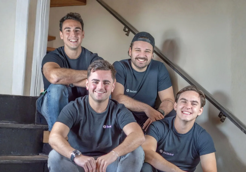 Os amigos Pedro e Stefano largaram o emprego em Nova York, mudaram para Pipa (RN) e abriram uma empresa global que deu muito certo! - Foto: divulgação