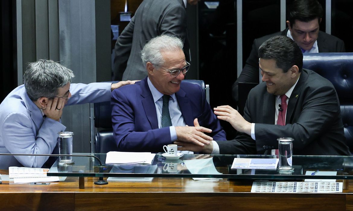 O Senado aprovou por unanimidade o fim do Imposto de Renda para quem ganha até R$ 5 mil. O presidente Lula agradeceu. - Foto: Lula Marques/Agência Brasil
