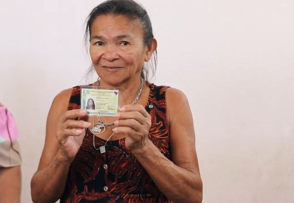 Maria da Imaculada Conceição escolheu o próprio nome e data de nascimento para ter primeiros documentos — Foto: Defensoria Pública do Ceará/Reprodução