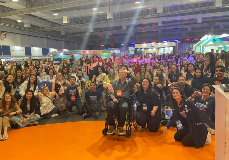 O empresário Robinson Shiba apareceu após seis anos de recuperação. Ele usou IA para dar uma palestra - Foto: Instagram