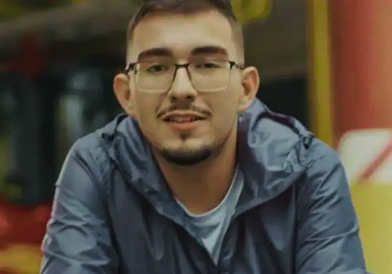 Betinho é o mais novo garoto-propaganda do Corpo de Bombeiros do Paraná. Ele aceitou o convite para a campanha e não cobrou cachê - Foto: redes sociais