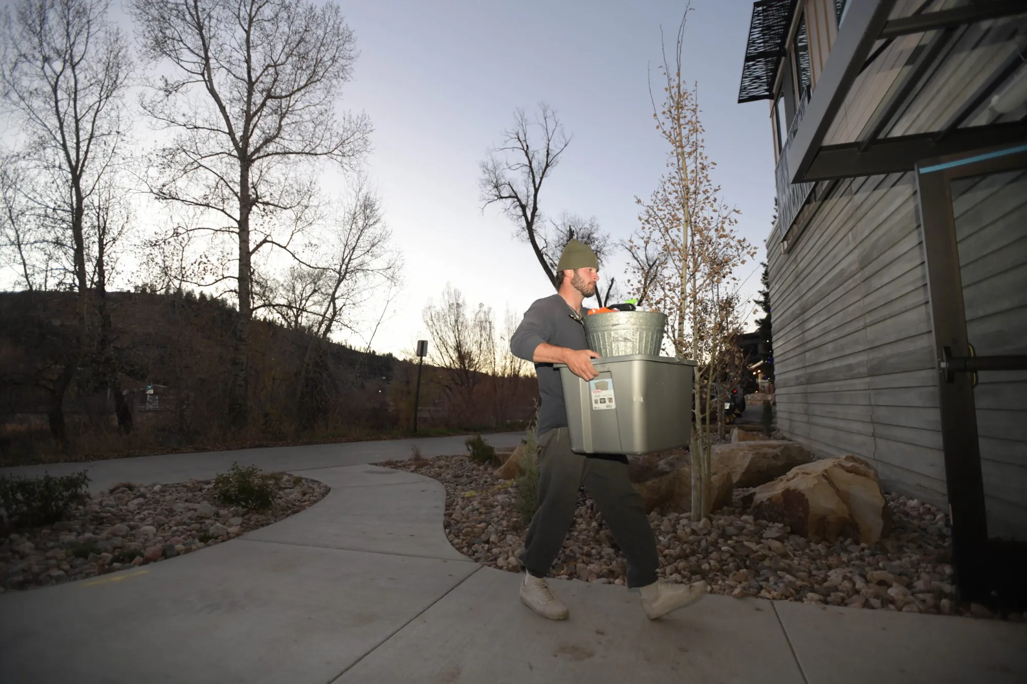 A contrapartida pedida é que os moradores ajudem a comunidade. - Foto: Matt Stensland/ The Colorado Sun